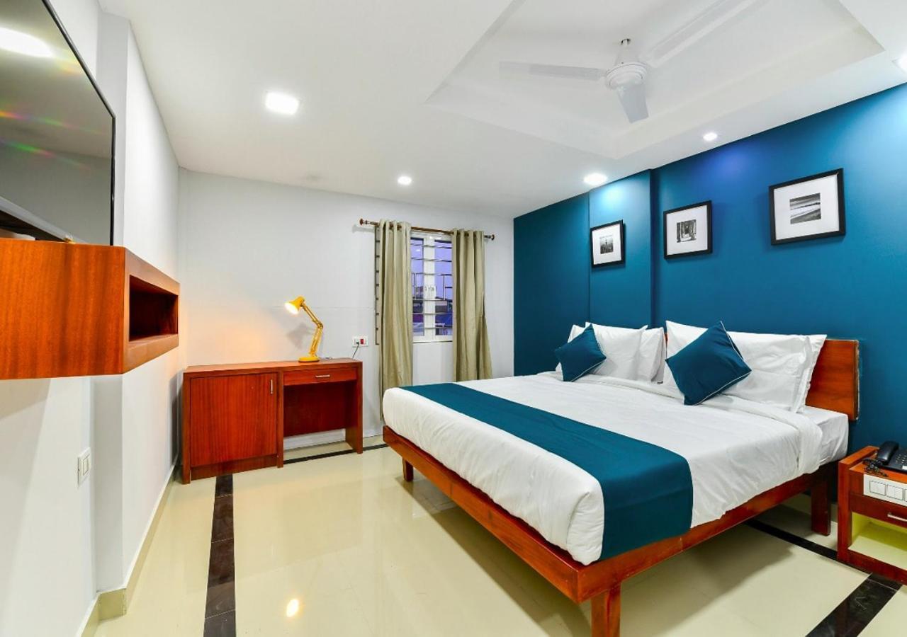 The Reach Hotel Kochi Bagian luar foto