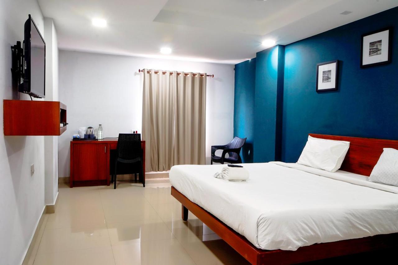 The Reach Hotel Kochi Bagian luar foto